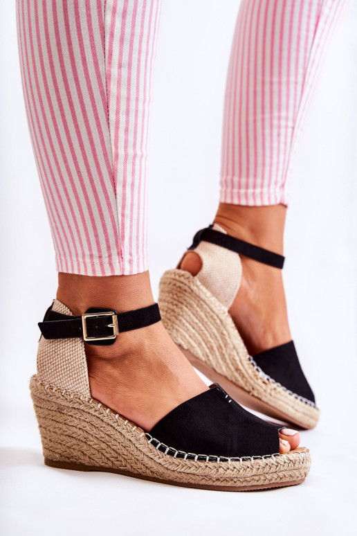 Patogūs moteriški sandalai ant Wedge Black Dellia