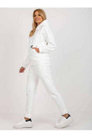 Rinkinys, ekru