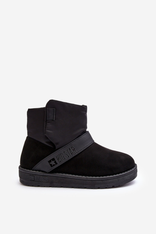Juodi Big Star izoliuoti sniego batai ant platformos MM274151