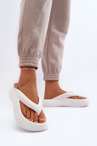 Moteriškos putplasčio šlepetės White Roux 2