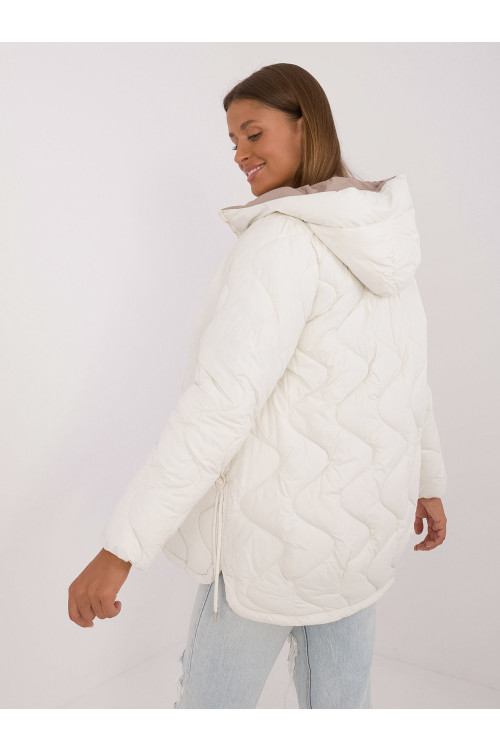 Striukė, ekru