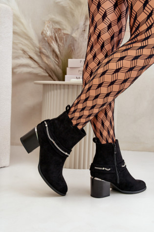 Izoliuoti moteriški kulkšnies batai ant aukšto kulno su grandinėle, Eco Suede juoda, Hanalen