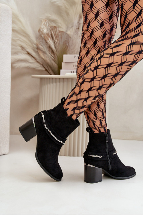 Izoliuoti moteriški kulkšnies batai ant aukšto kulno su grandinėle, Eco Suede juoda, Hanalen