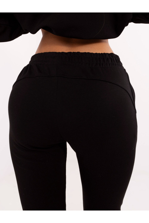 Komplektacija, juoda