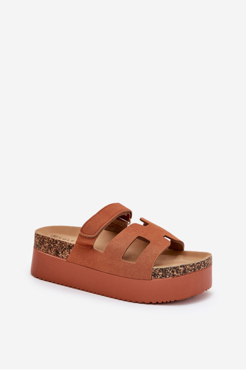 Šlepetės ant didžiulės platformos Camel Daldiva