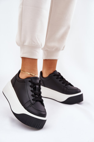 Sneakers On A Massive Platform Smooth Black Tirvanis